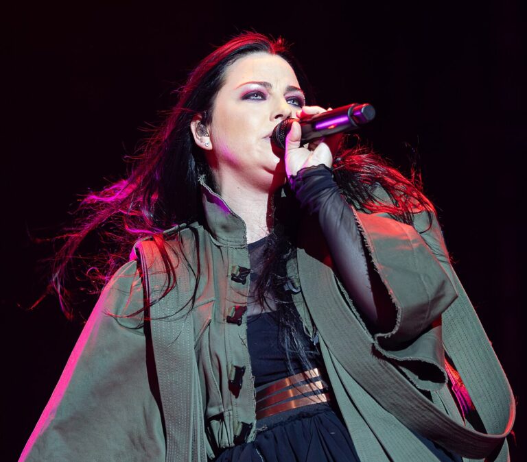 Evanescence_-_Rock_am_Ring_2023-45665_(cropped_4)