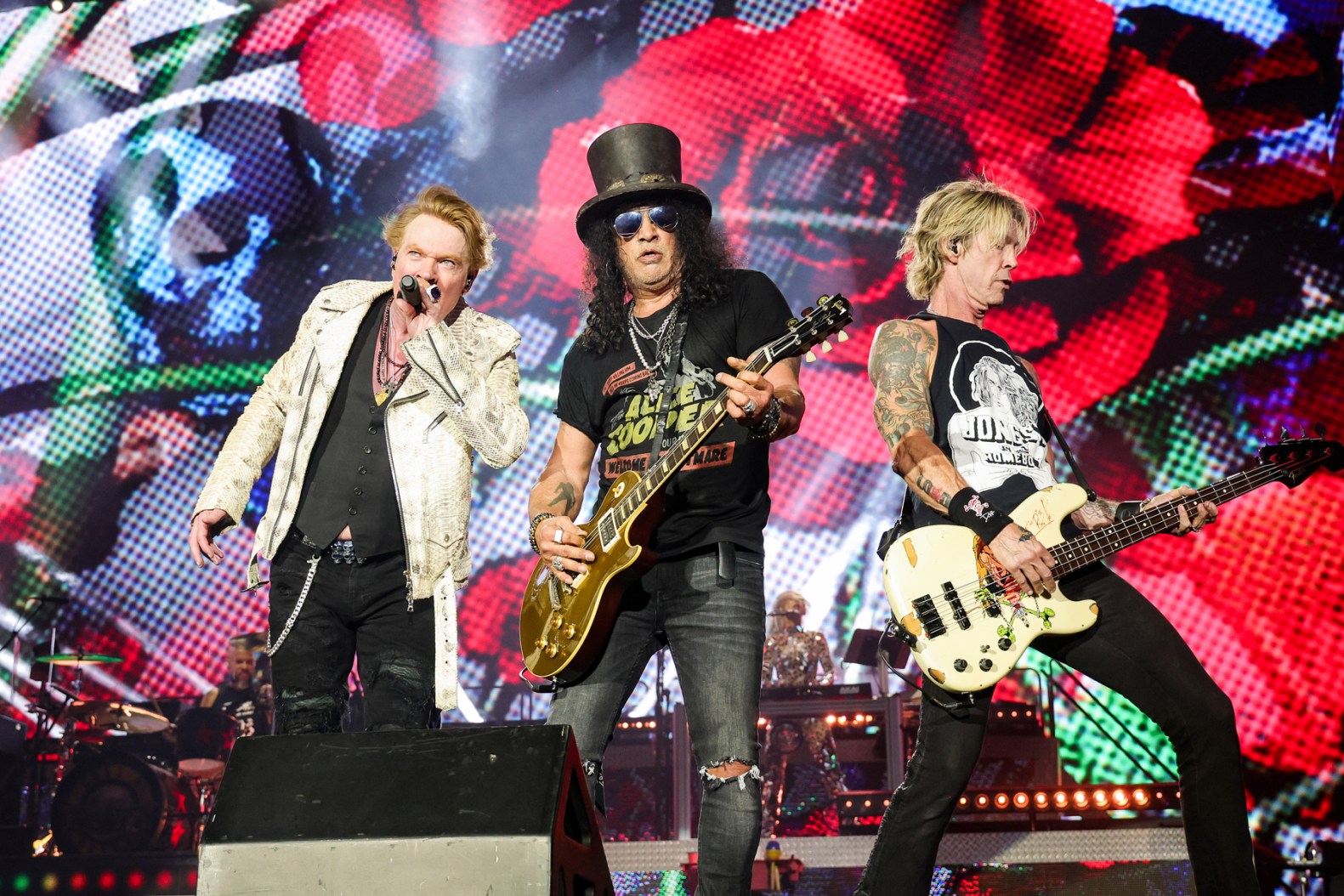 Guns-N-Roses-kickoff