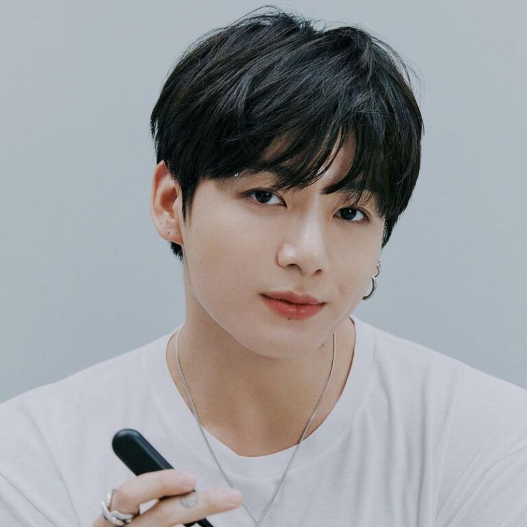 bts-jungkook-lesser-known-facts-golden-maknae-busan-prince-age-girlfriend-songs-806x806