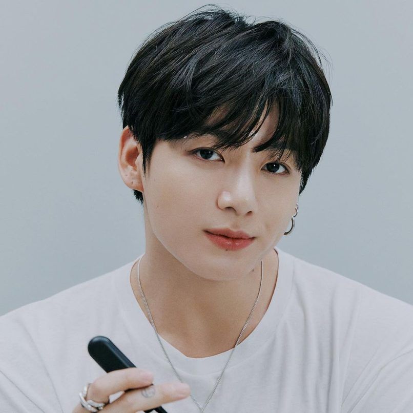 bts-jungkook-lesser-known-facts-golden-maknae-busan-prince-age-girlfriend-songs-806x806
