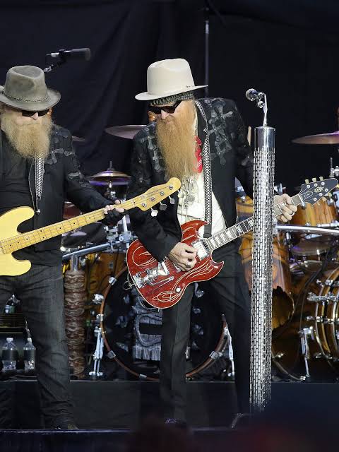 images - 2025-12-04T182904.644