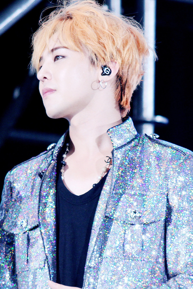 G-Dragon_on_Infinite_Challenge_Yeongdong_Expressway_Music_Festival_-_4_(cropped)