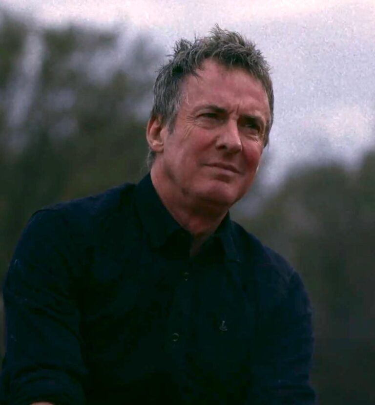 MV5BNWU2OTFhZTctZjZhOC00Yjc0LTliMTctNTllYTZkMzgyZmIzXkEyXkFqcGc@._V1_