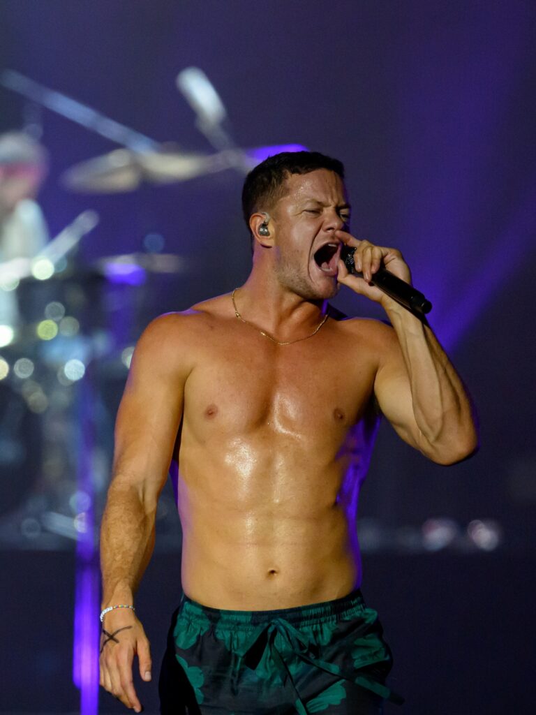 dan-reynolds-do-imagine-dragons-se-apresenta-no-park-hayarkon-em-29-de-agosto-de-2023-em-tel-aviv-israel-1709910709743_v2_3x4
