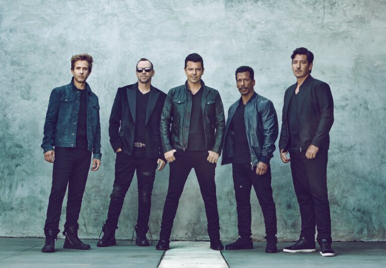 20210716_NKOTB_2021_08_GreyWall_Group_1511