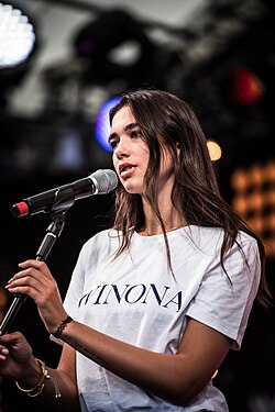 British_singer_and_songwriter_Dua_Lipa_at_the_SWR3_New_Pop_Festival_2016