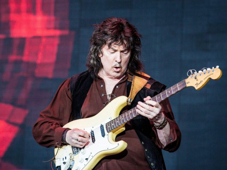 Guitar-Ritchie-Blackmore@2000x1500