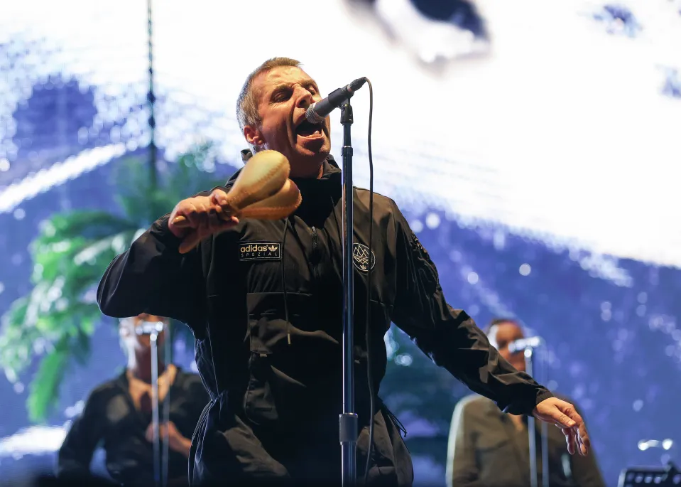 liam-gallagher-performs-live-stage-907480572_947979