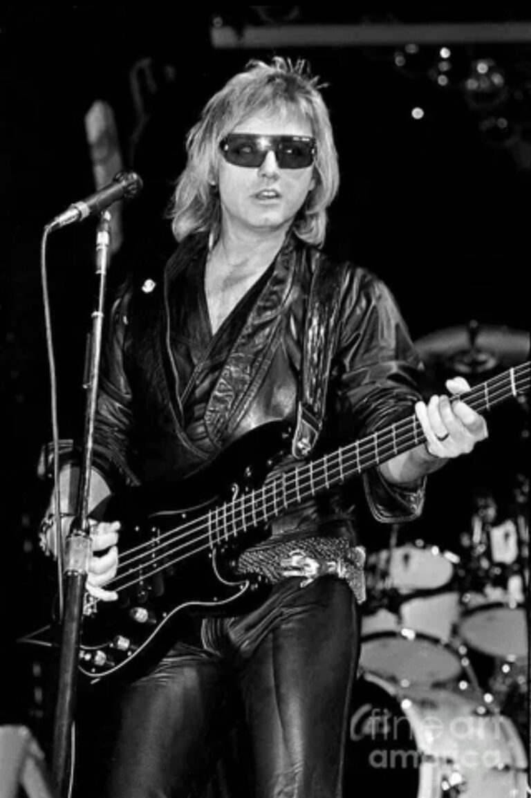 on-october-3rd-2000-the-cars-singer-and-bass-player-v0-1qlg4dhp2wsf1